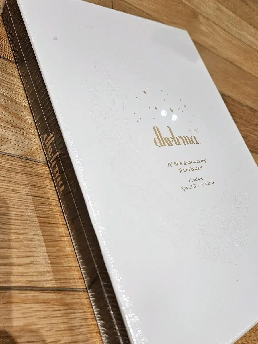 아이유 이지금 10주년 콘서트 dvd  blue ray <새상품>